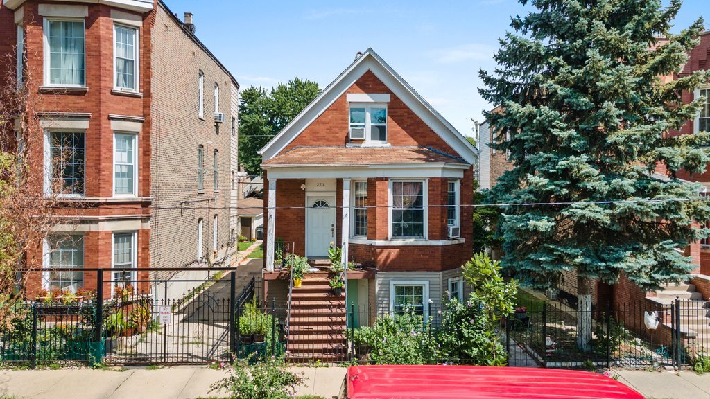 2711 S Hamlin Avenue Property Photo 16