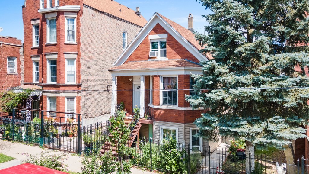 2711 S Hamlin Avenue Property Photo 18