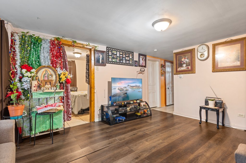 2711 S Hamlin Avenue Property Photo 29