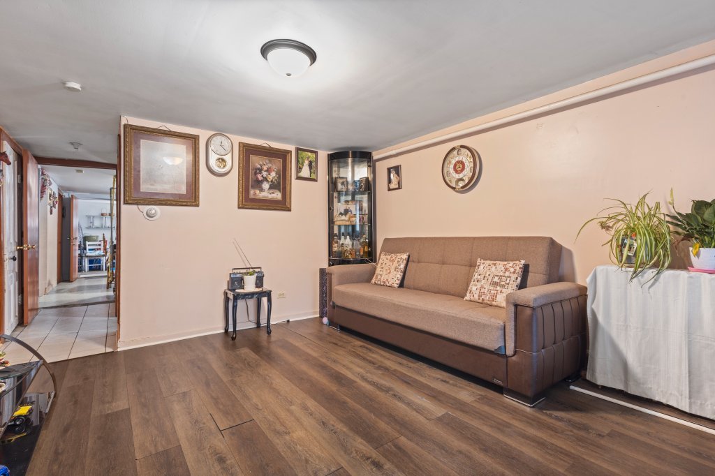 2711 S Hamlin Avenue Property Photo 31