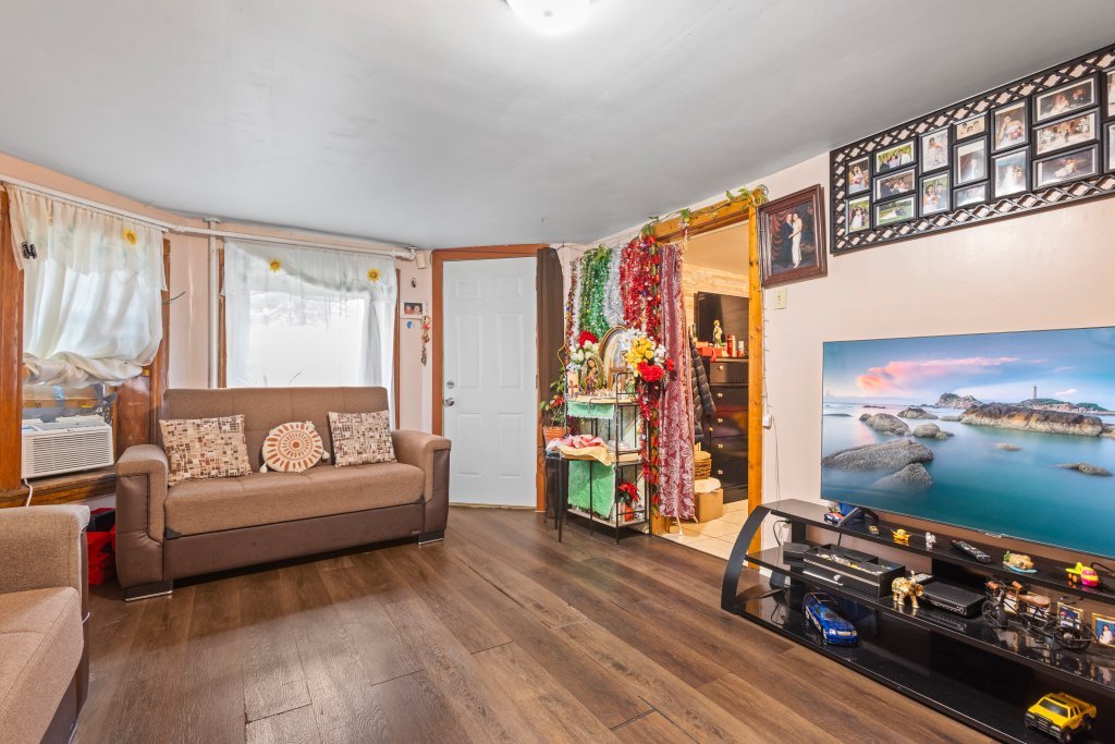 2711 S Hamlin Avenue Property Photo 32