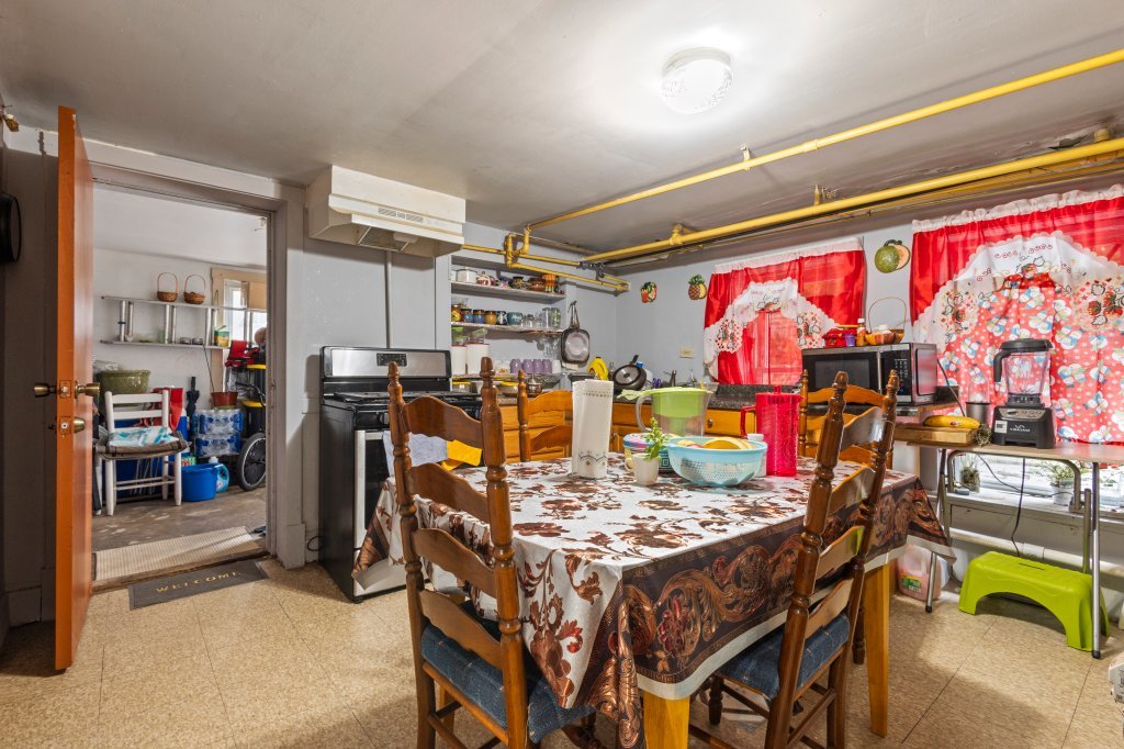 2711 S Hamlin Avenue Property Photo 36