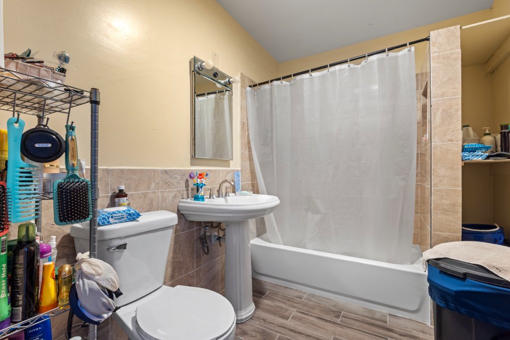 2711 S Hamlin Avenue Property Photo 45