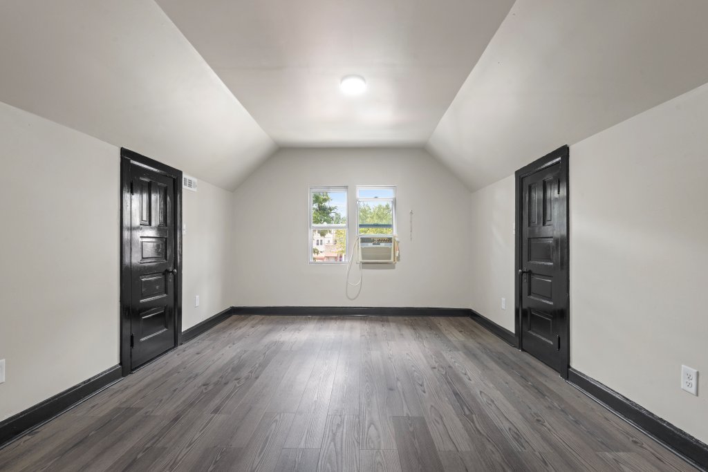 2711 S Hamlin Avenue Property Photo 51