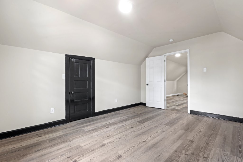 2711 S Hamlin Avenue Property Photo 52