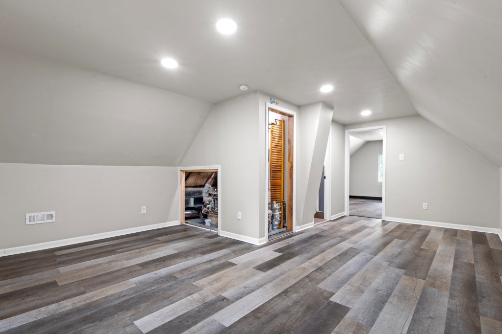 2711 S Hamlin Avenue Property Photo 55