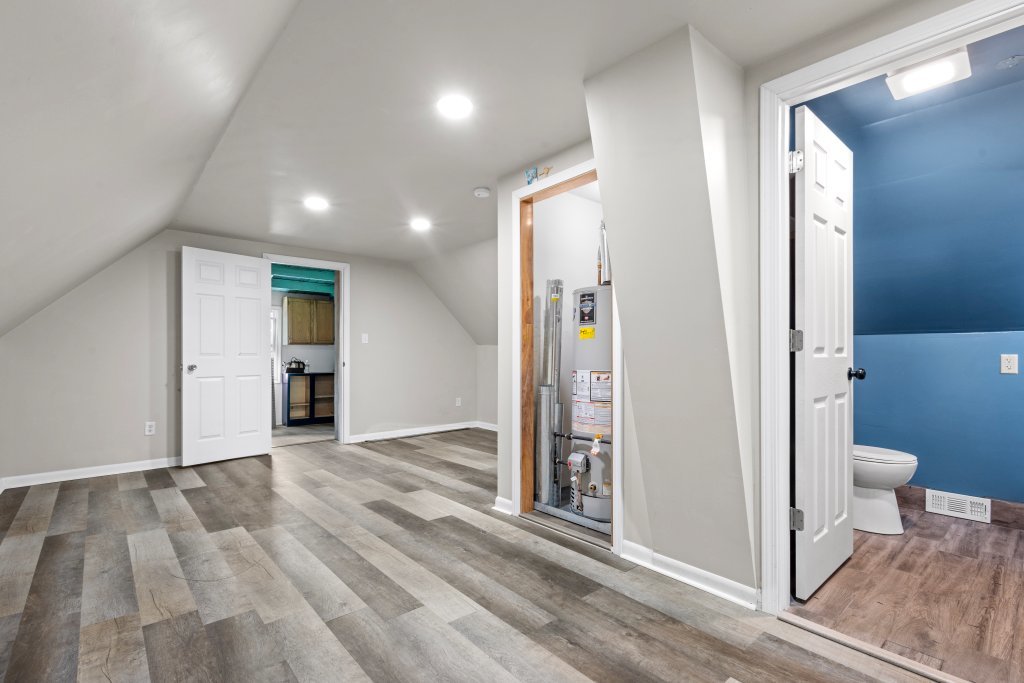 2711 S Hamlin Avenue Property Photo 56