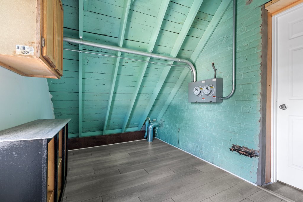 2711 S Hamlin Avenue Property Photo 57