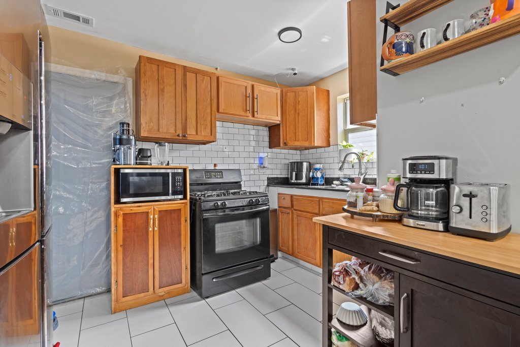 2711 S Hamlin Avenue Property Photo 60