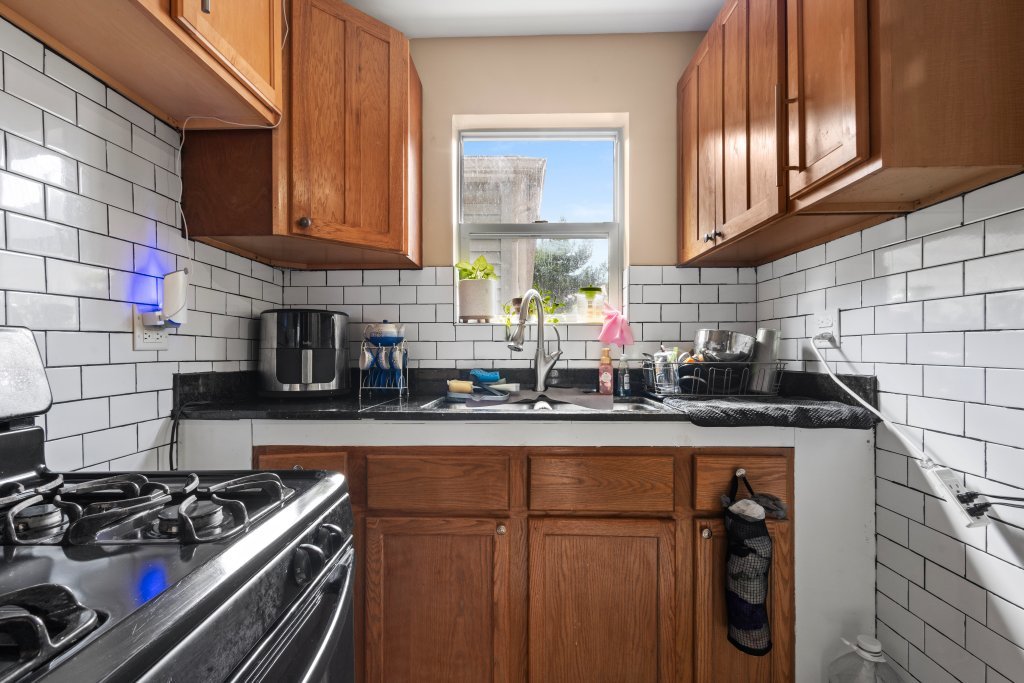 2711 S Hamlin Avenue Property Photo 61