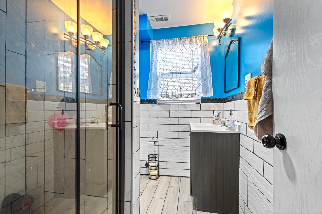 2711 S Hamlin Avenue Property Photo 62