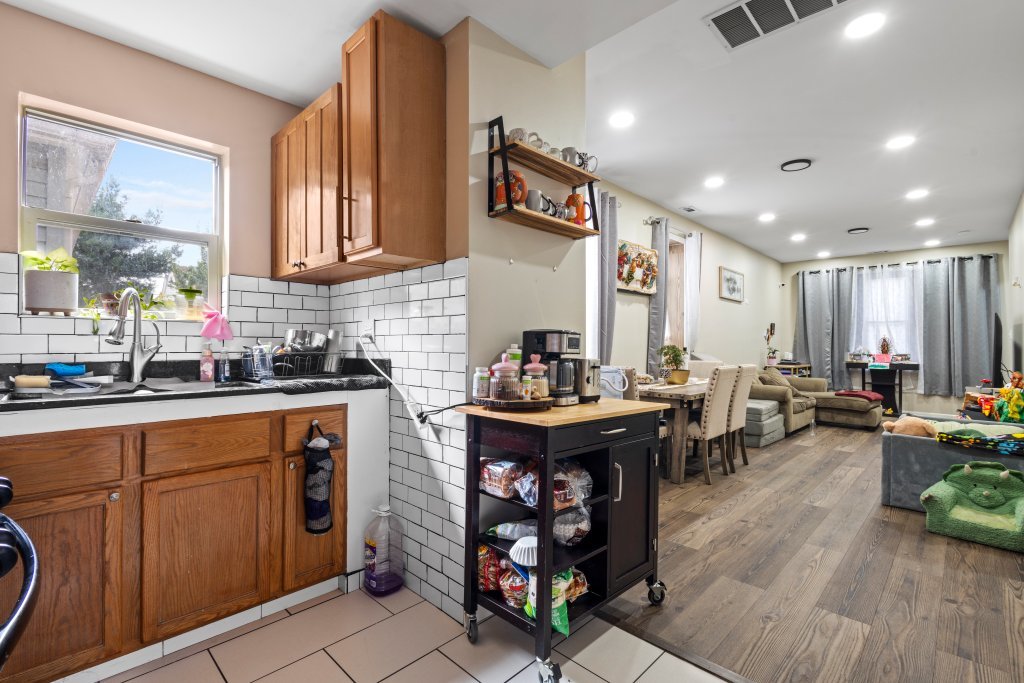 2711 S Hamlin Avenue Property Photo 64