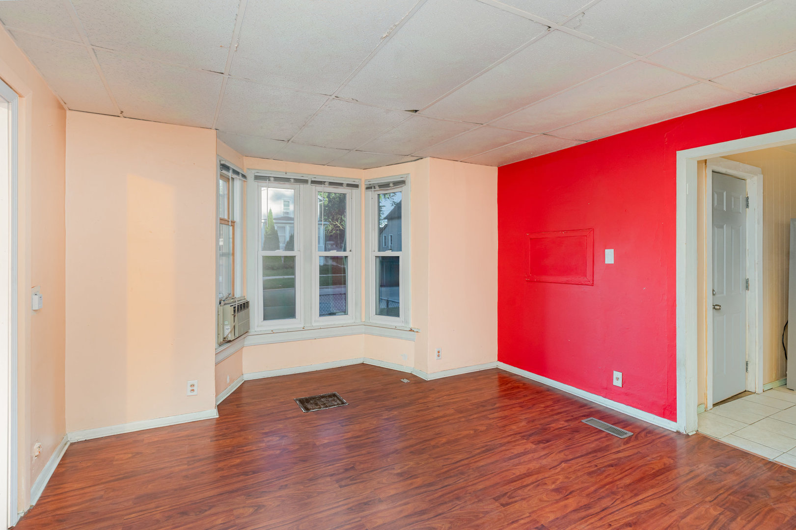 216 N May Street Property Photo 3