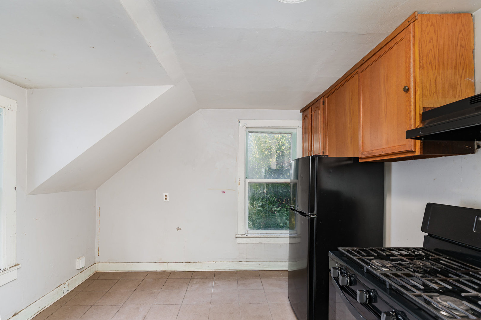 216 N May Street Property Photo 8