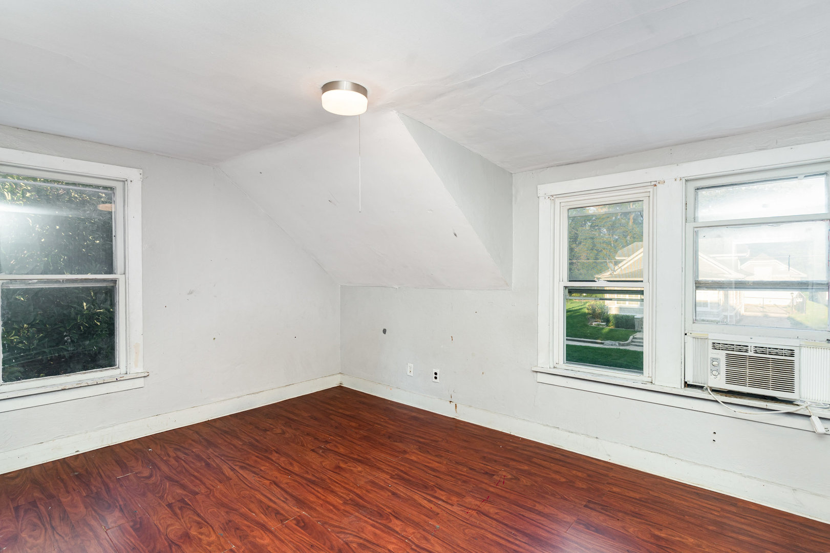 216 N May Street Property Photo 11