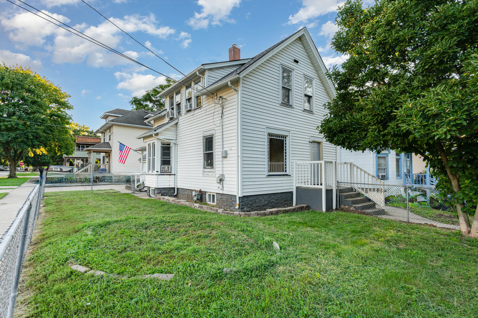 216 N May Street Property Photo 13