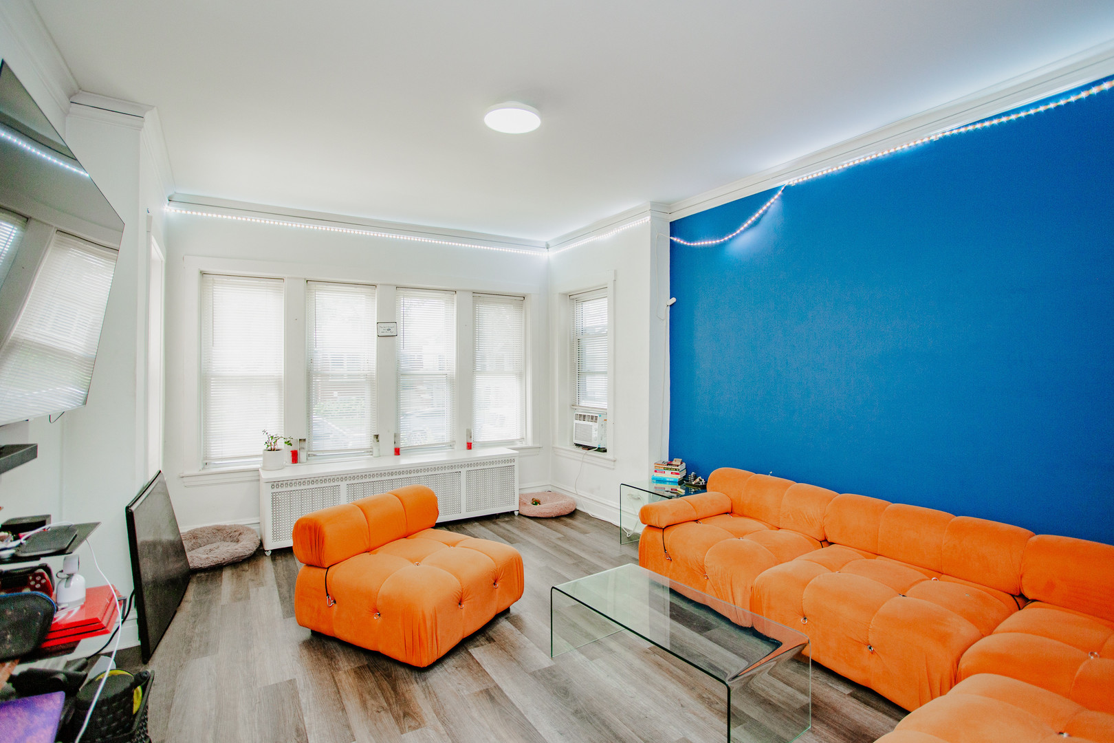 3429 N Avers Avenue Property Photo 2