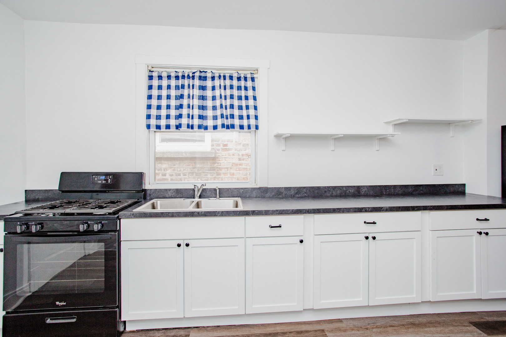 3429 N Avers Avenue Property Photo 7