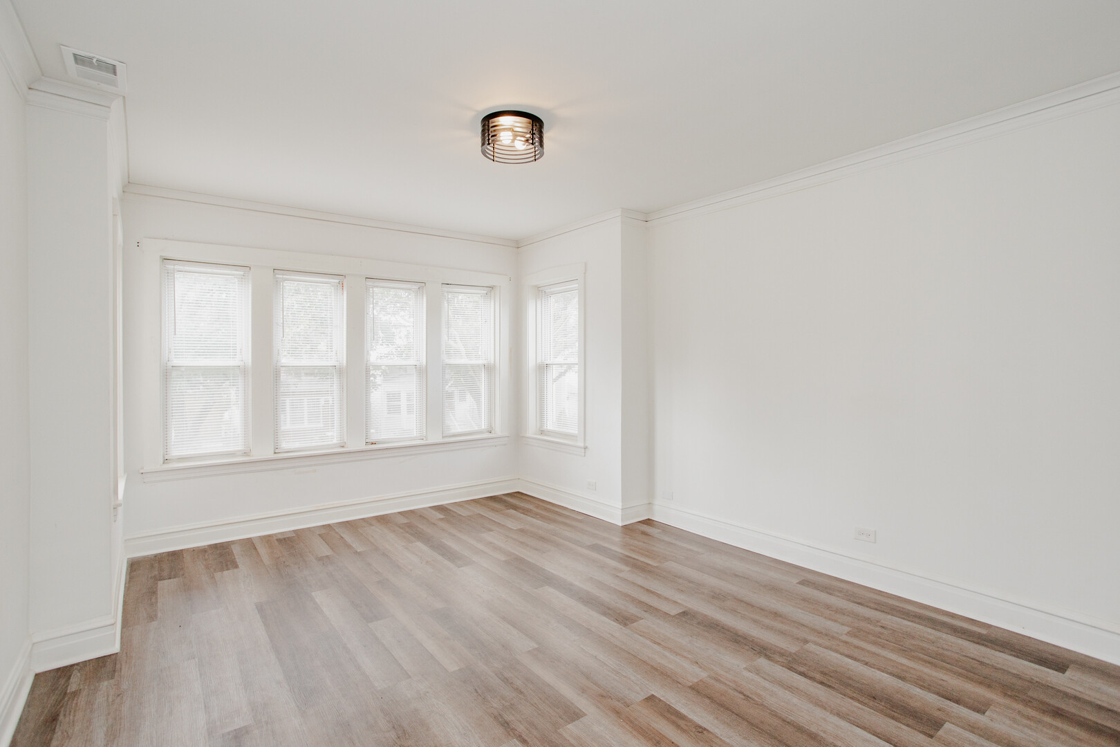 3429 N Avers Avenue Property Photo 21