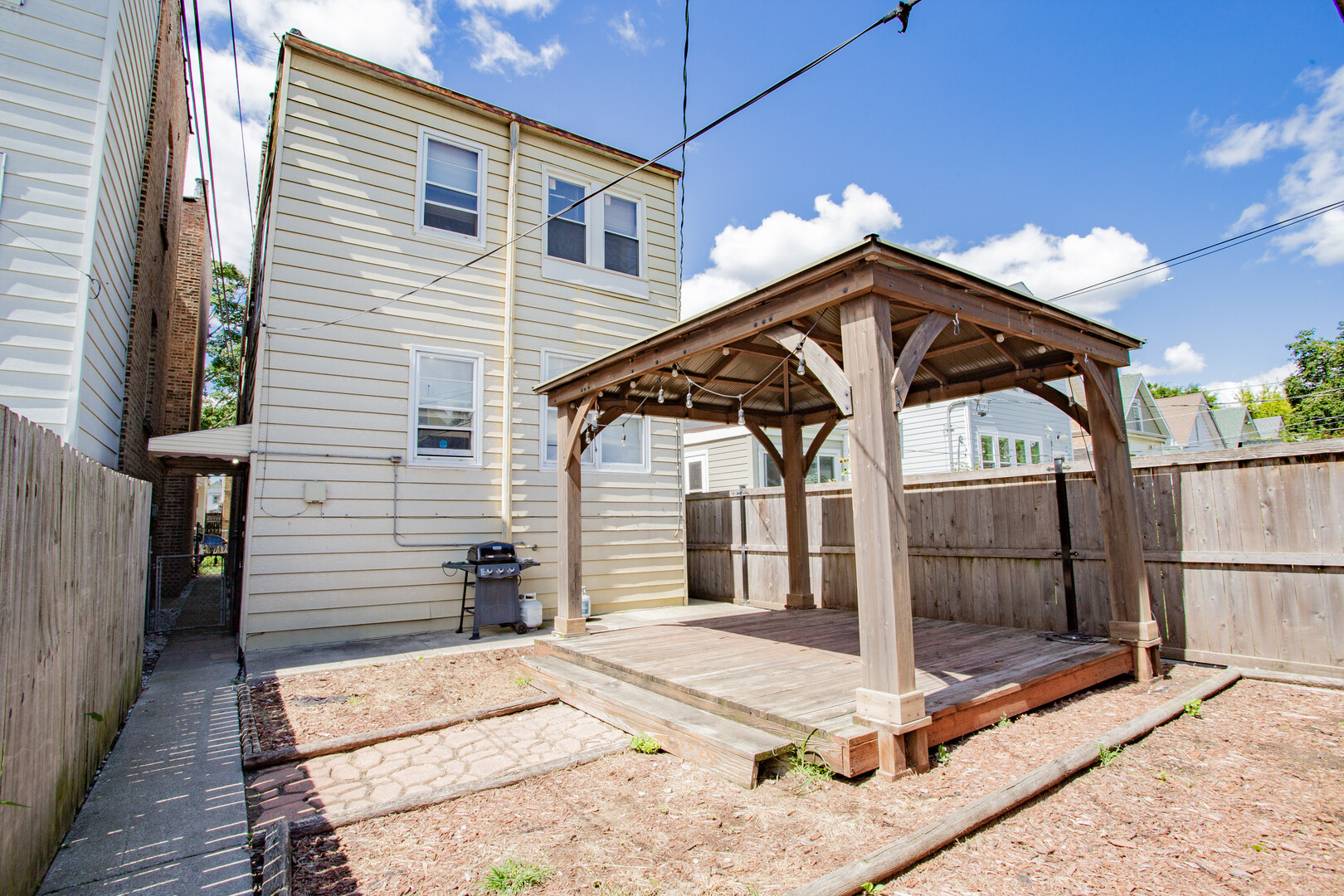 3429 N Avers Avenue Property Photo 25