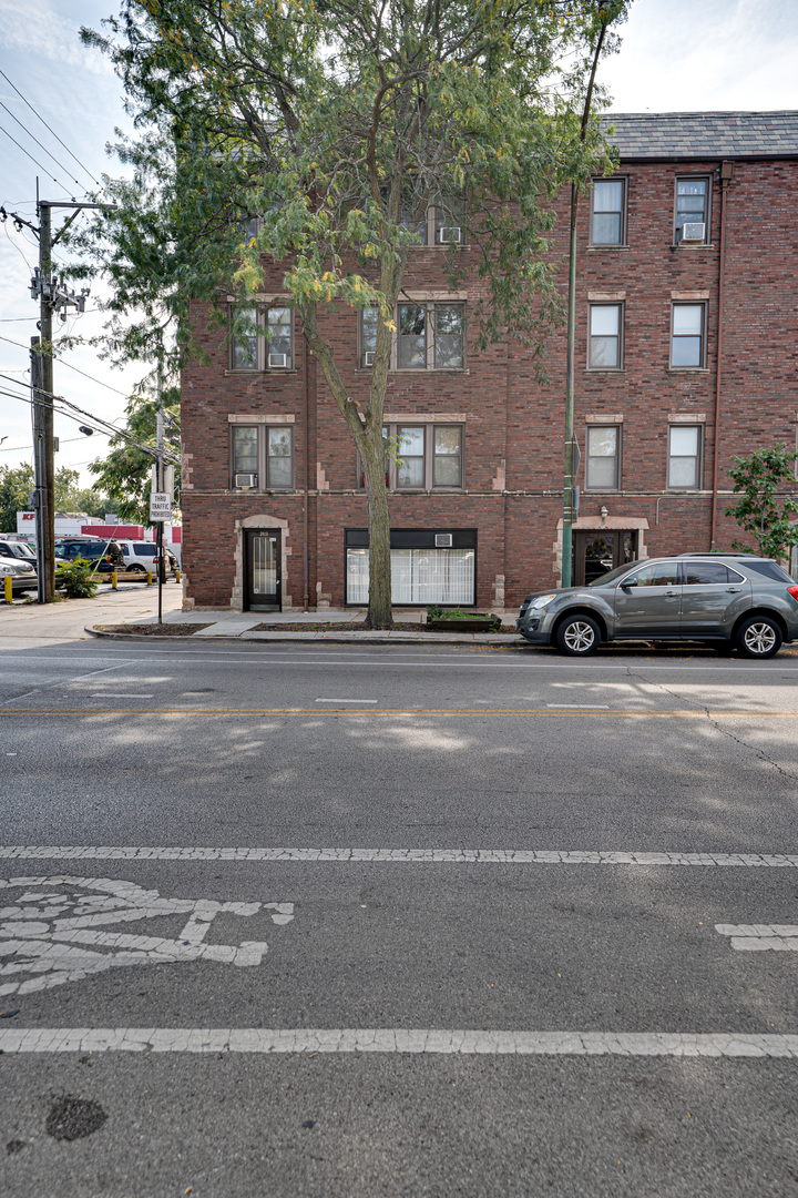 2415 W Pratt Boulevard C1 Property Photo 1