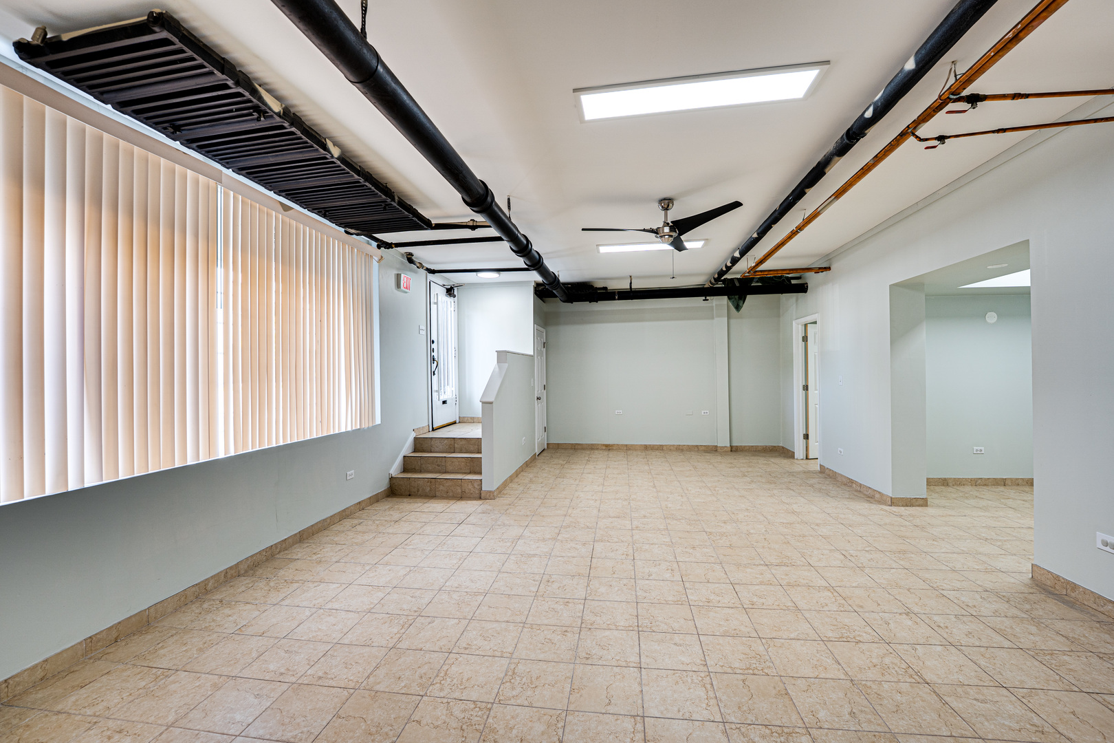 2415 W Pratt Boulevard C1 Property Photo 3