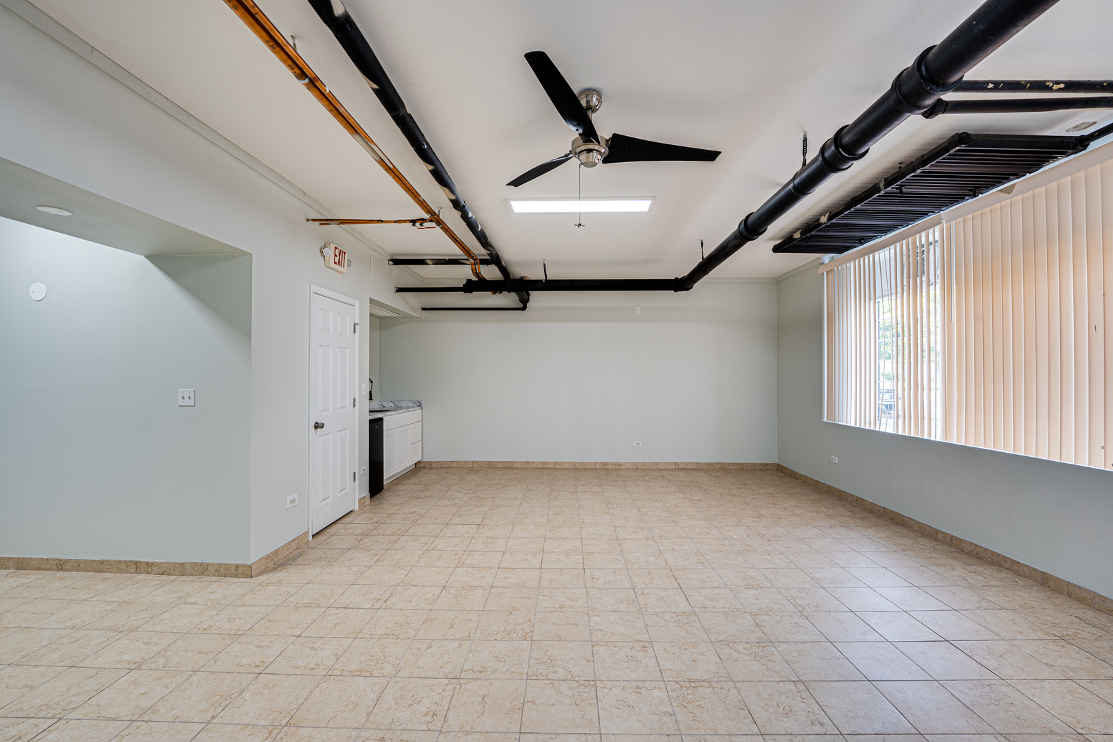 2415 W Pratt Boulevard C1 Property Photo 4