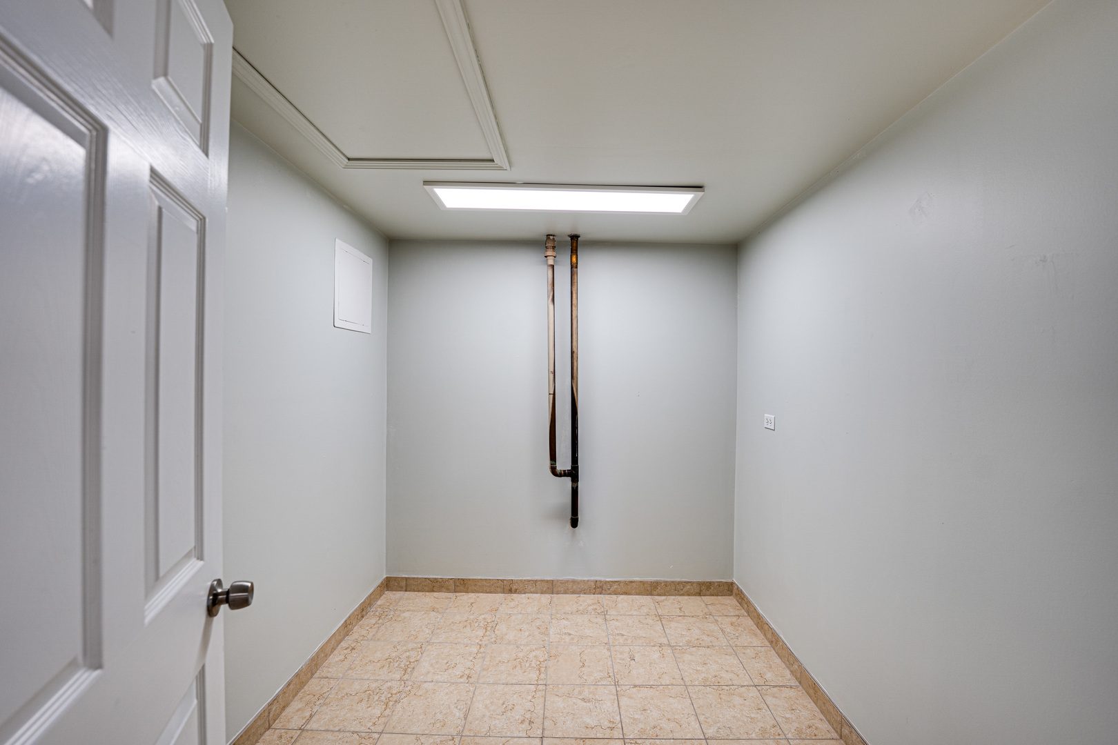 2415 W Pratt Boulevard C1 Property Photo 5
