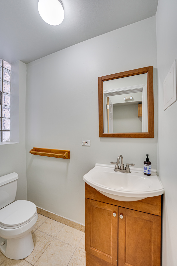 2415 W Pratt Boulevard C1 Property Photo 7