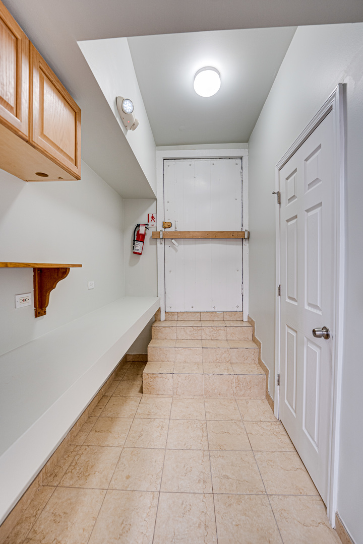 2415 W Pratt Boulevard C1 Property Photo 8