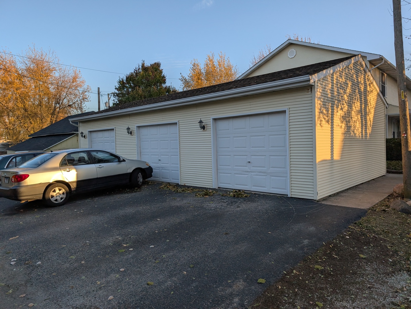 142 E Lincoln Highway C Property Photo 3