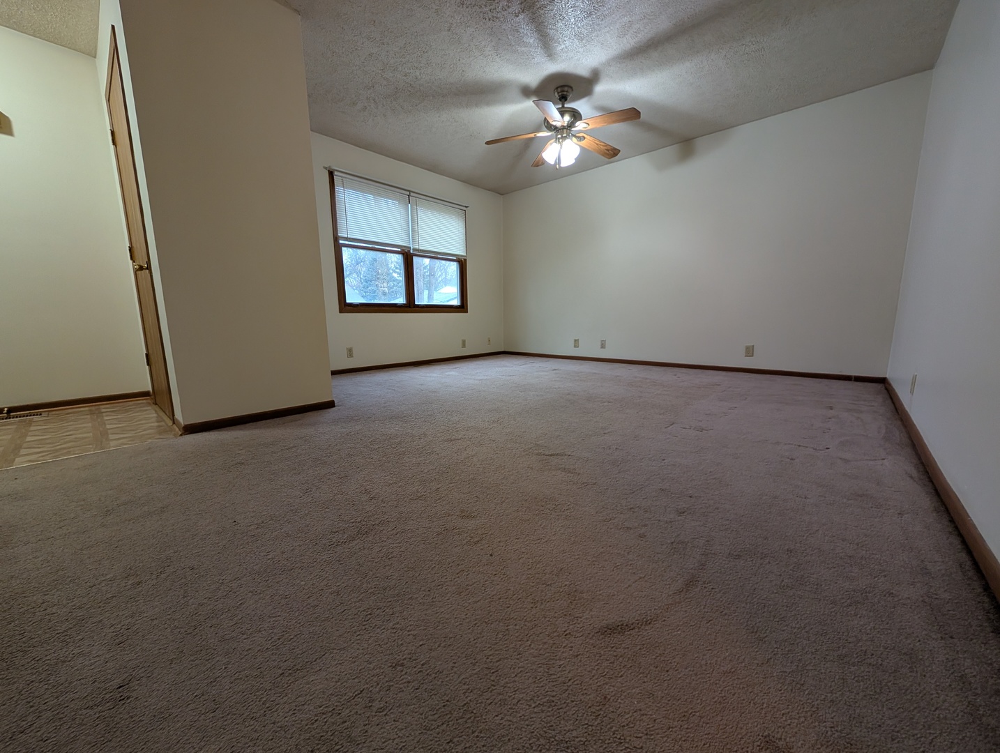 142 E Lincoln Highway C Property Photo 10