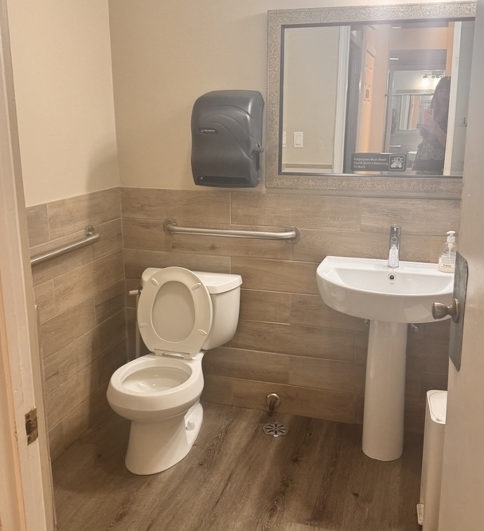 5357 N Lincoln Avenue Property Photo 6