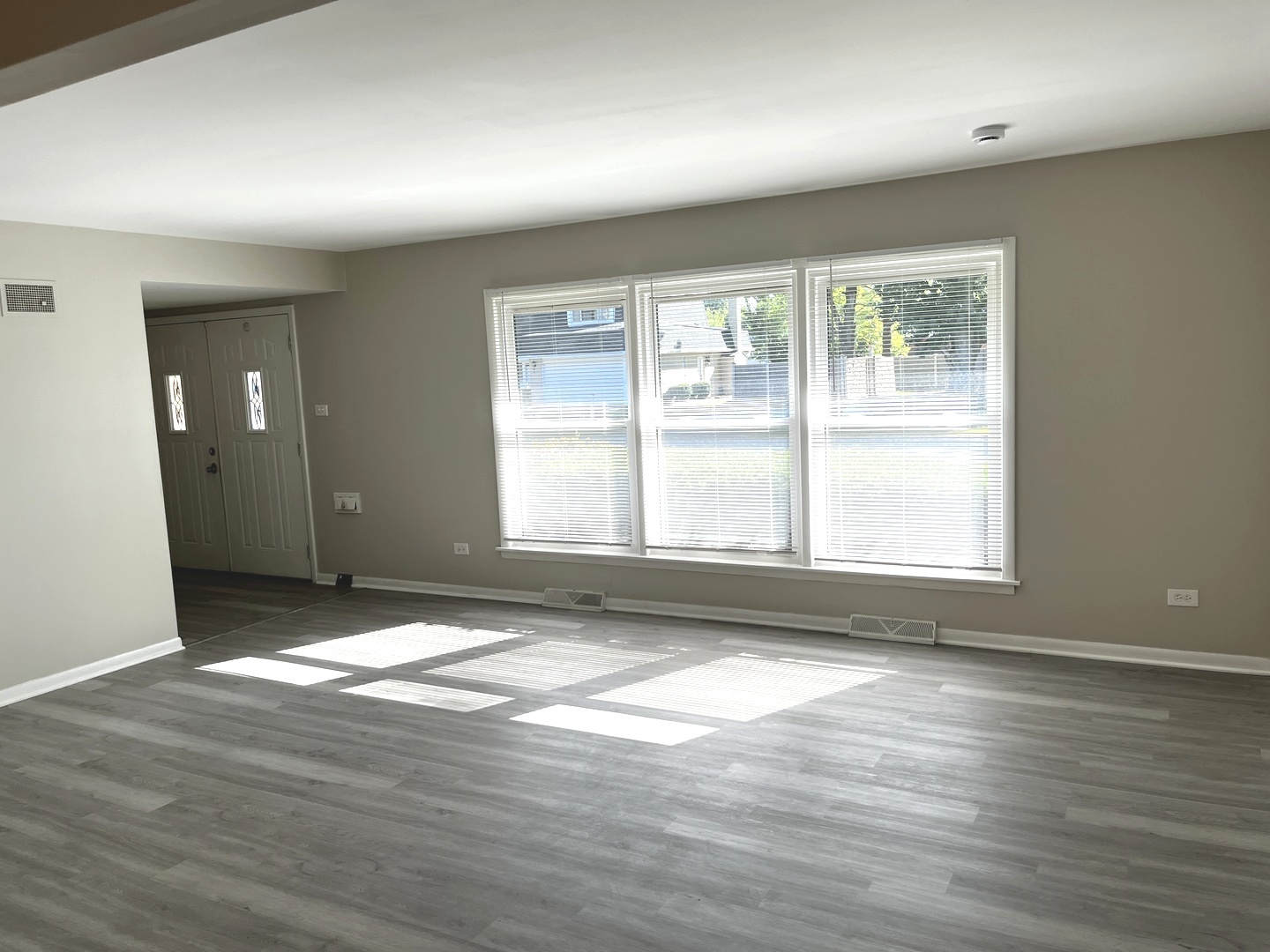 17120 University Avenue Property Photo 3