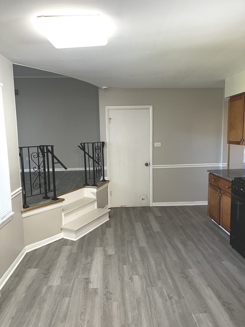 17120 University Avenue Property Photo 6