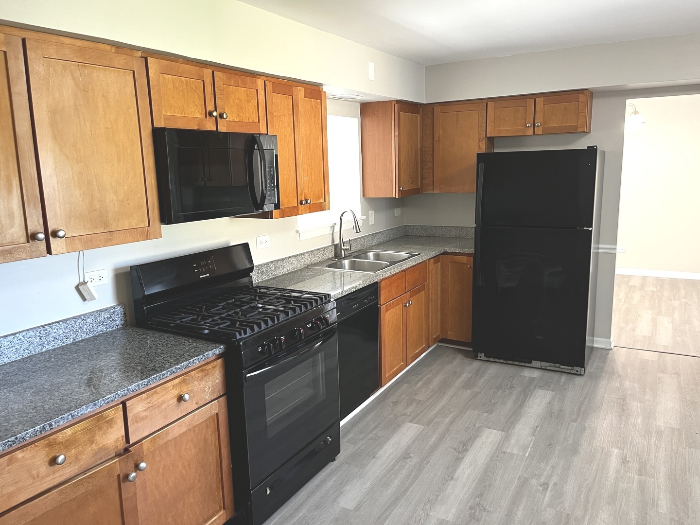 17120 University Avenue Property Photo 7