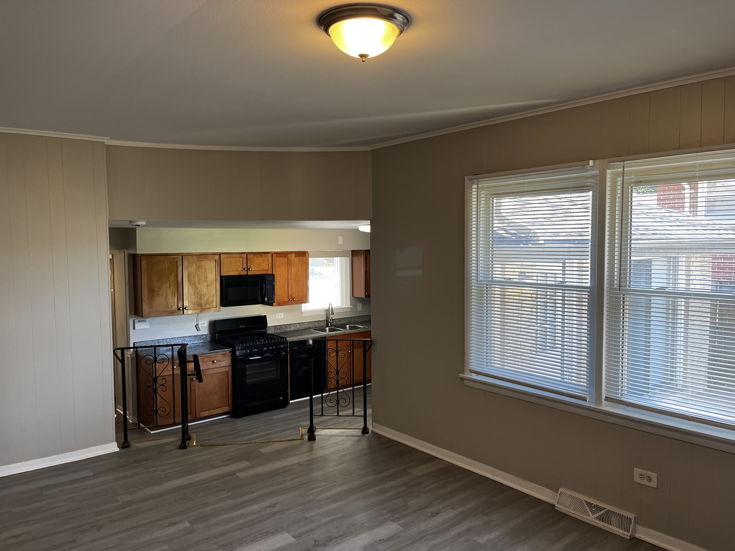 17120 University Avenue Property Photo 8