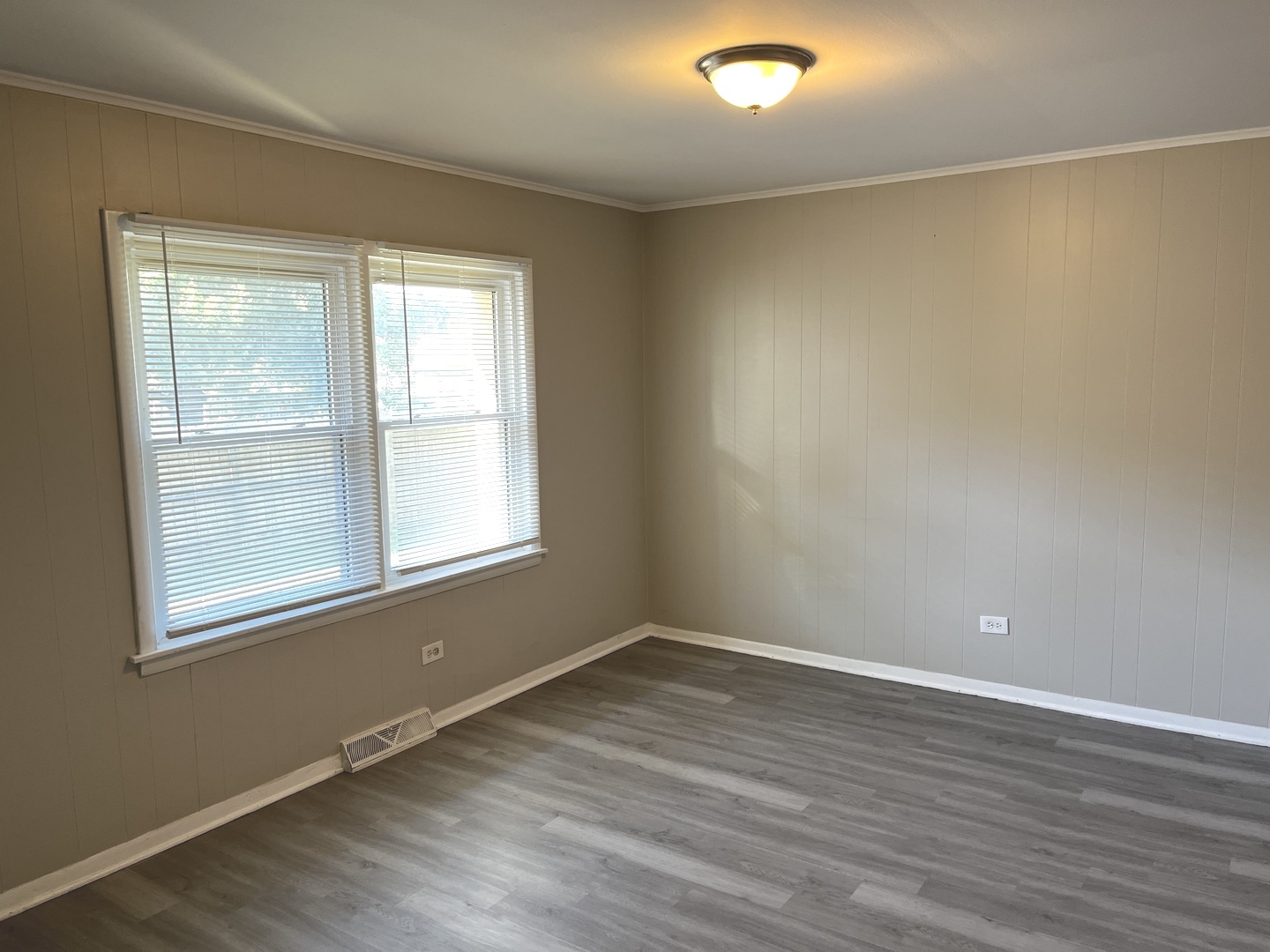 17120 University Avenue Property Photo 9