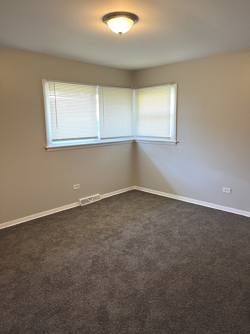 17120 University Avenue Property Photo 11