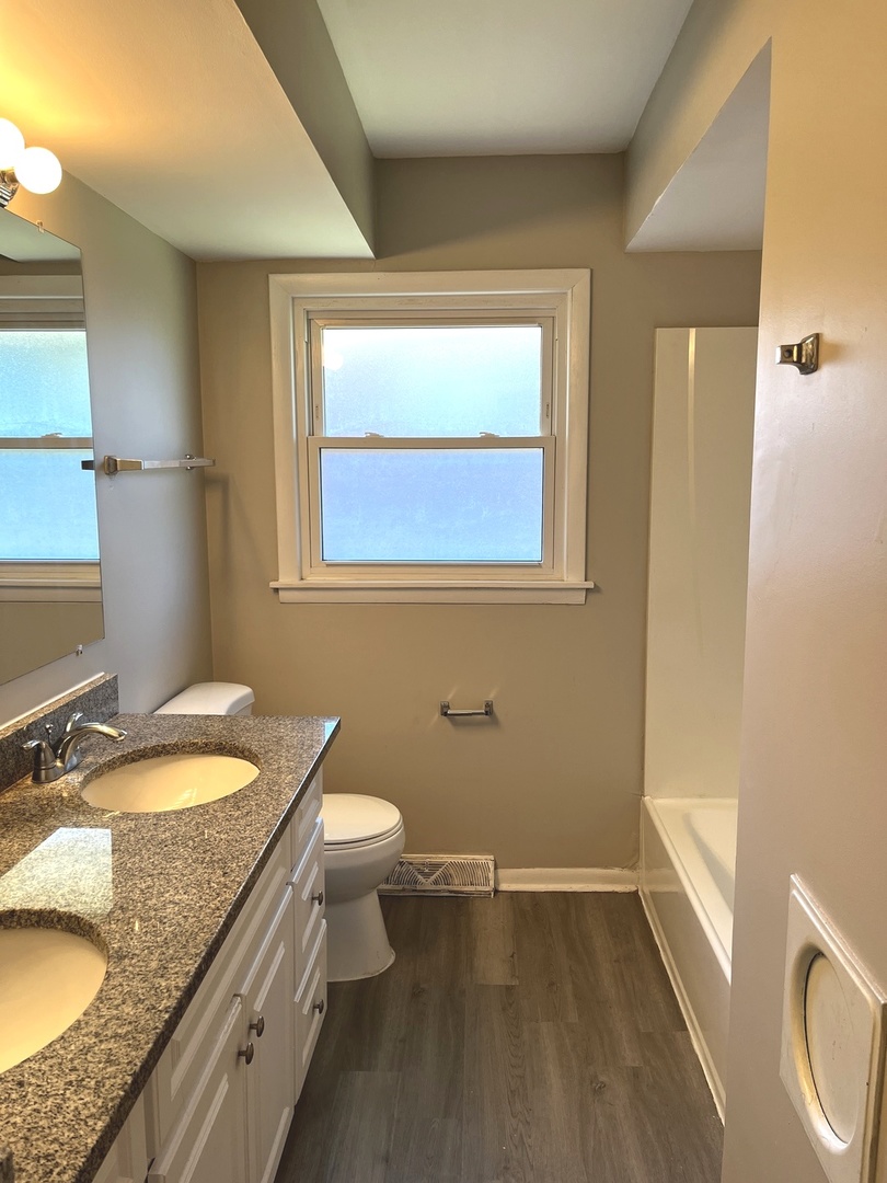 17120 University Avenue Property Photo 12