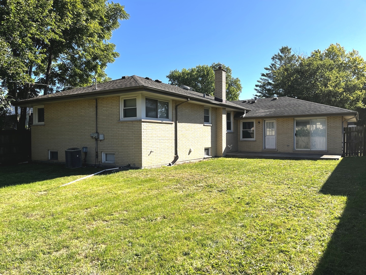 17120 University Avenue Property Photo 15