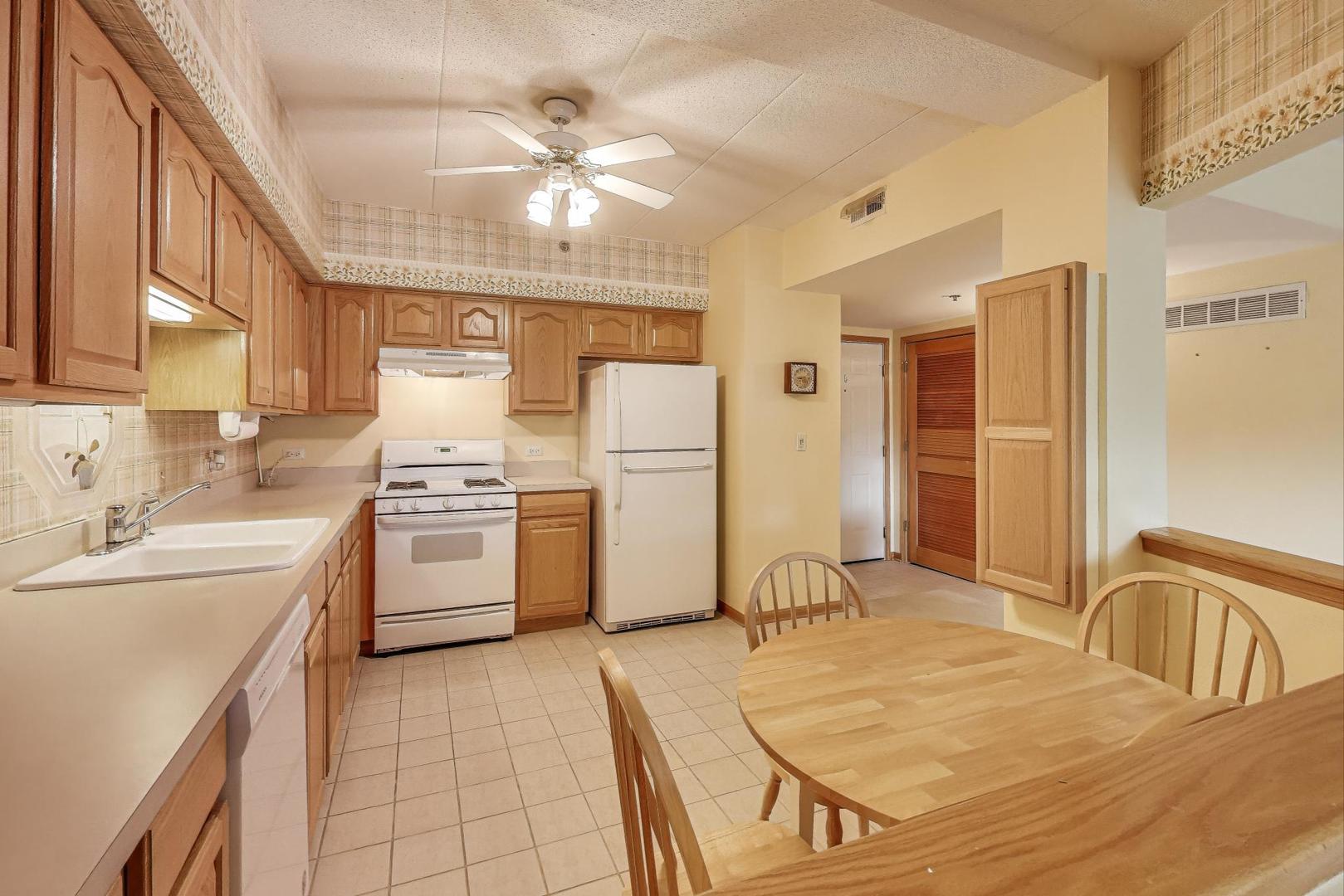 1200 S Prospect Avenue 108 Property Photo 3