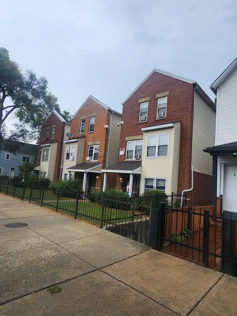 8909 S Houston Avenue Property Photo 2