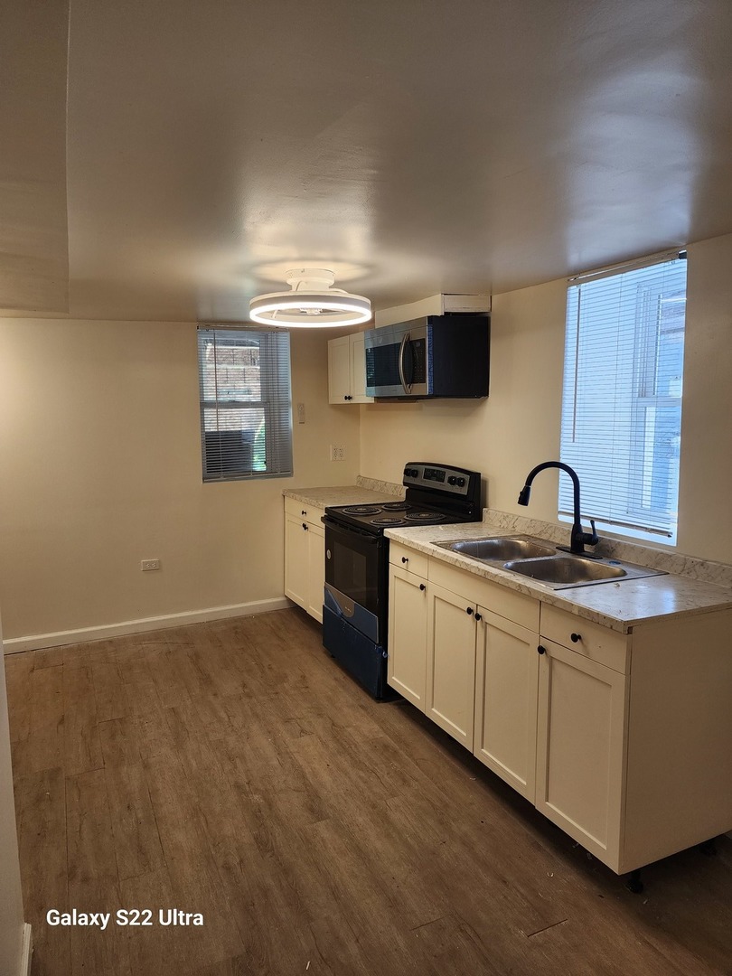 8909 S Houston Avenue Property Photo 9