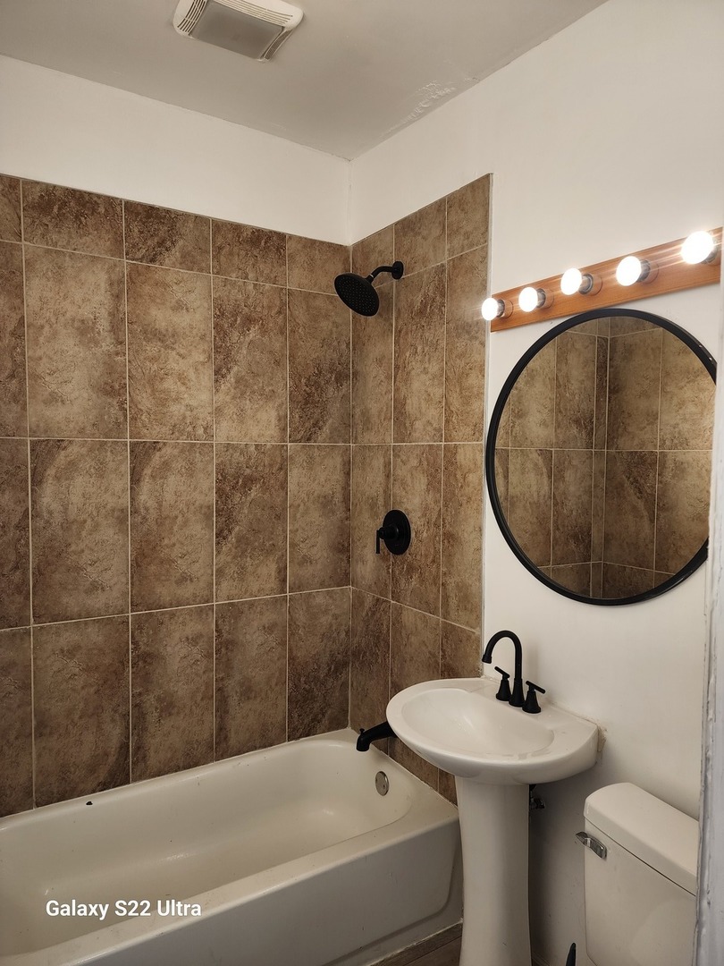 8909 S Houston Avenue Property Photo 12