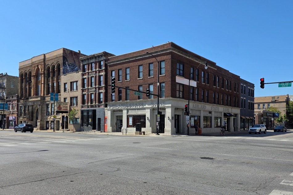 1800 S Ashland Avenue Property Photo 1
