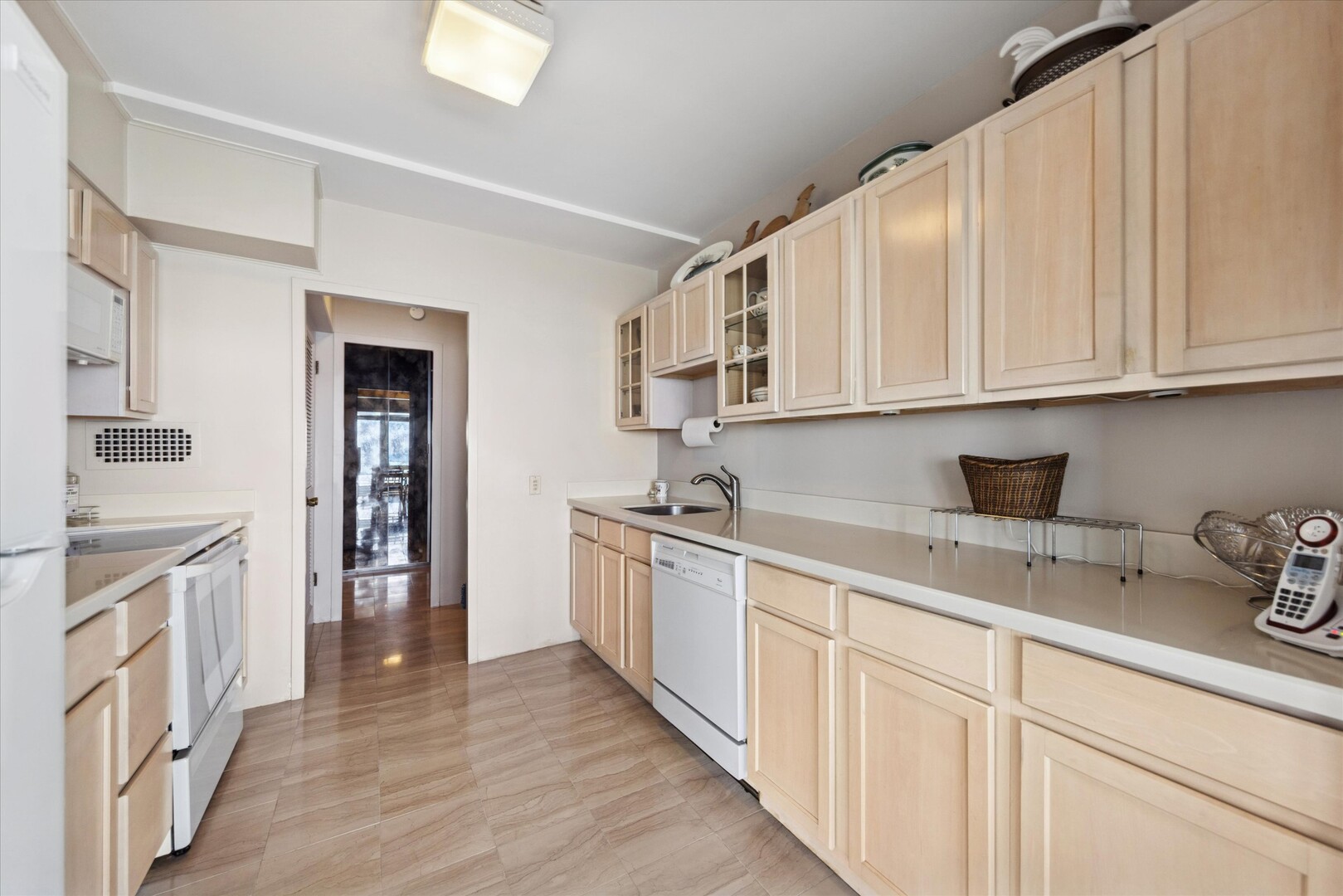 860 N Lake Shore Drive 8m Property Photo 7