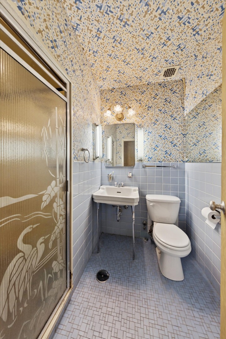 860 N Lake Shore Drive 8m Property Photo 9