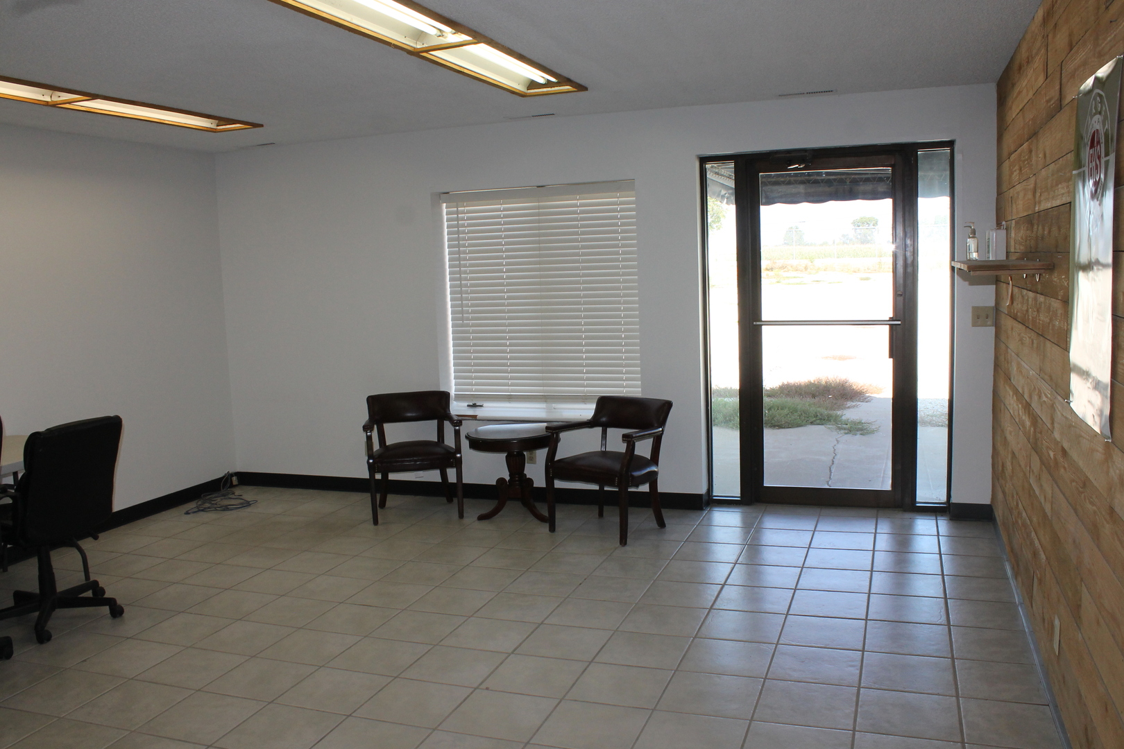 320 W Lincoln Highway Property Photo 5