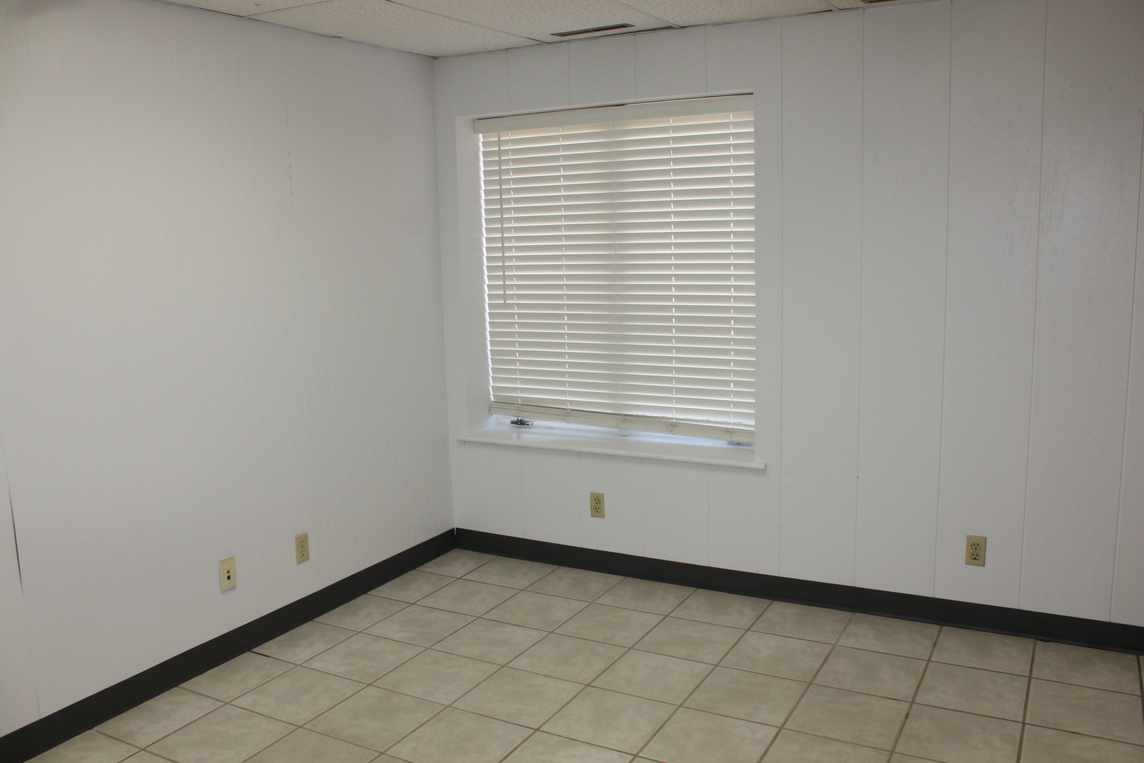 320 W Lincoln Highway Property Photo 7